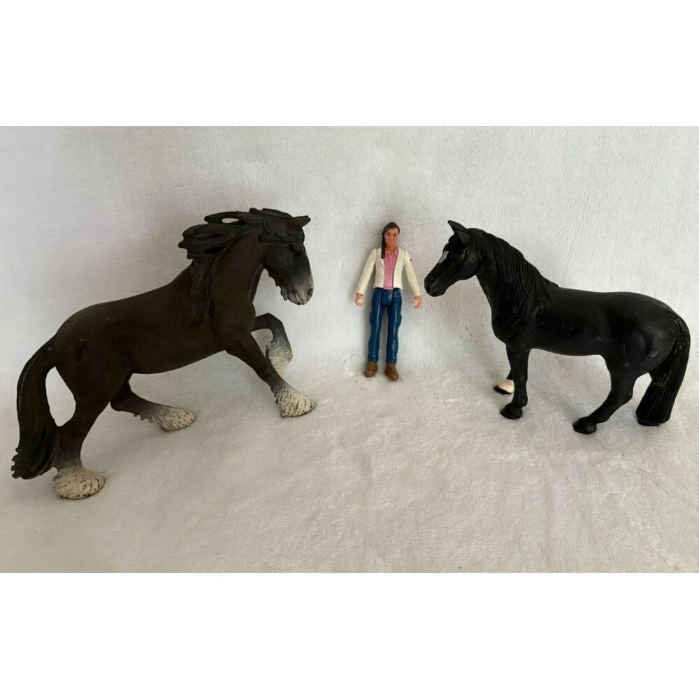 SCHLEICH Lot 2012 Shire Stallion, Veterinarian, & 2016 Tennesse Walker Gelding